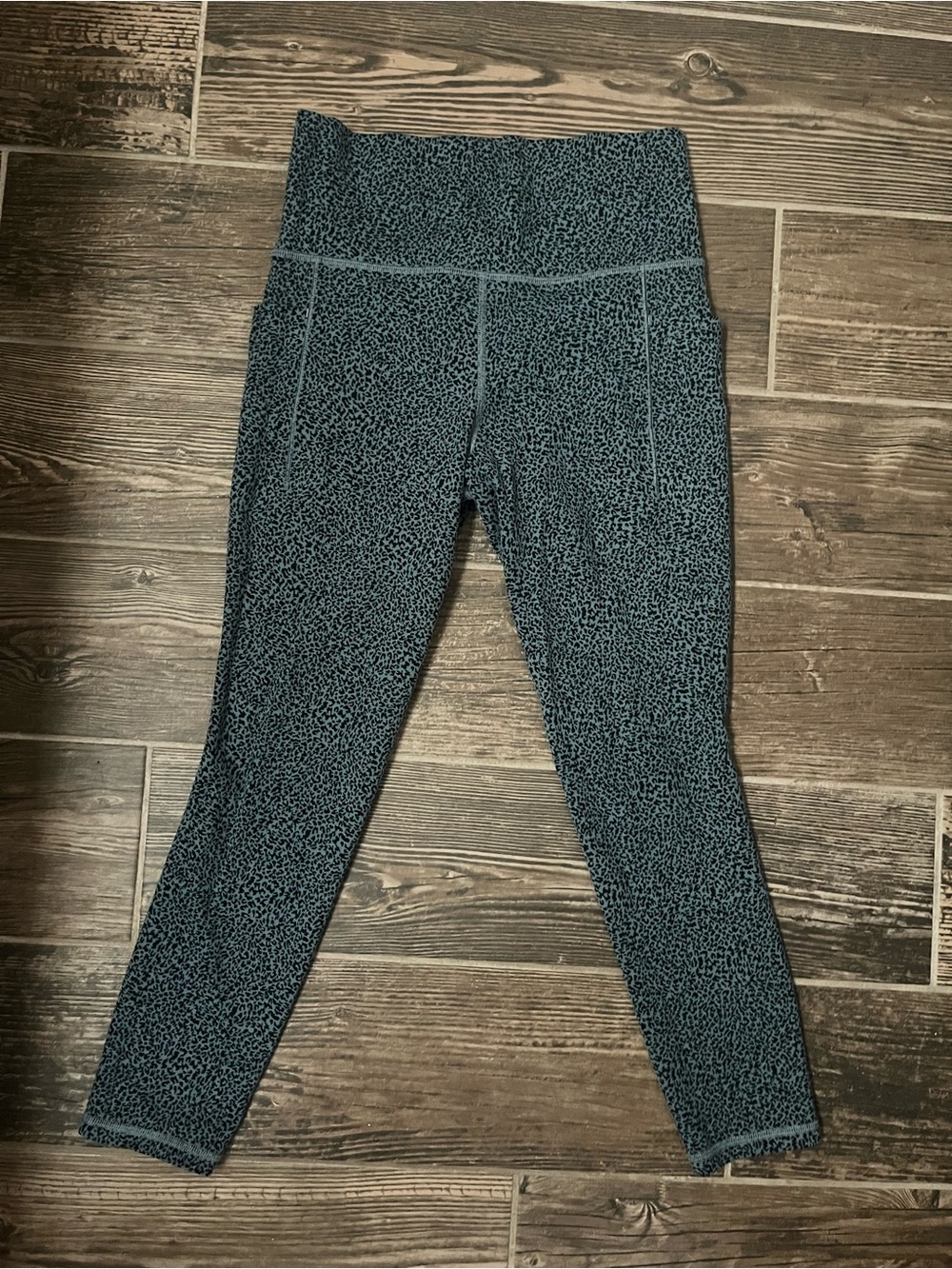 Woman’s size small Athleta capris